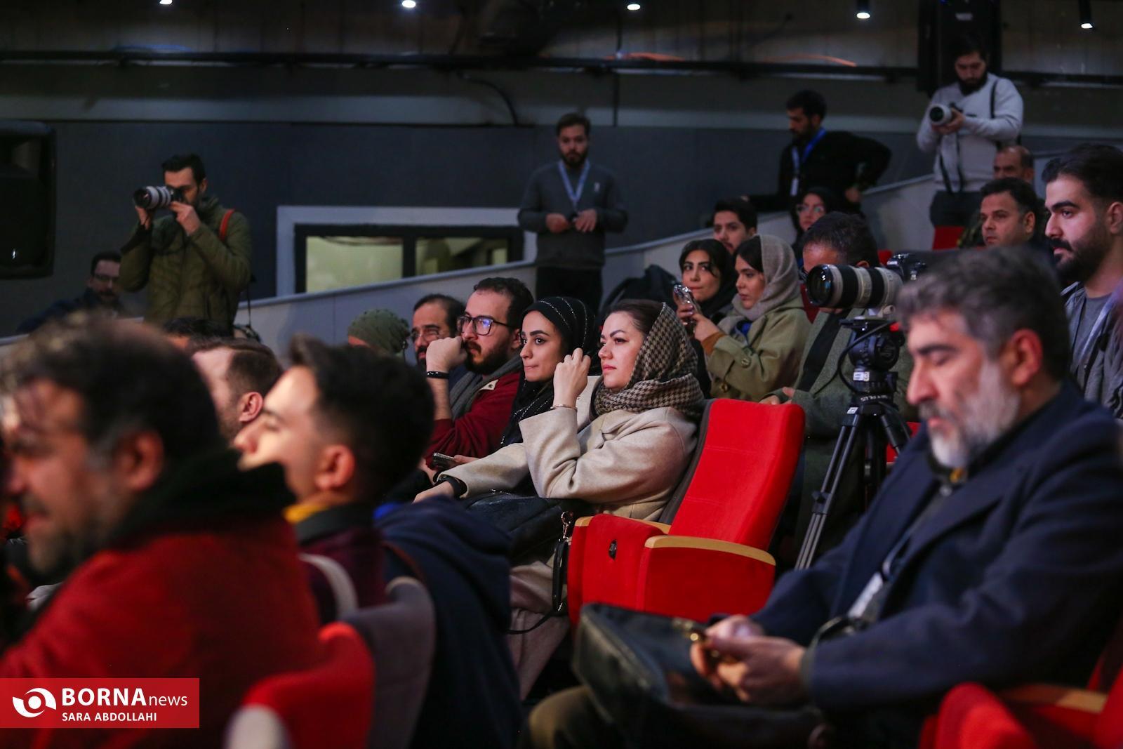 در نخستین روز جشنواره فیلم فجر چه گذشت؟ از صفهای طولانی تا نشستهای کوتاه و غیبتهای بیتوضیح در نخستین روز جشنواره فیلم فجر چه گذشت؟ از صفهای طولانی تا نشستهای کوتاه و غیبتهای بیتوضیح