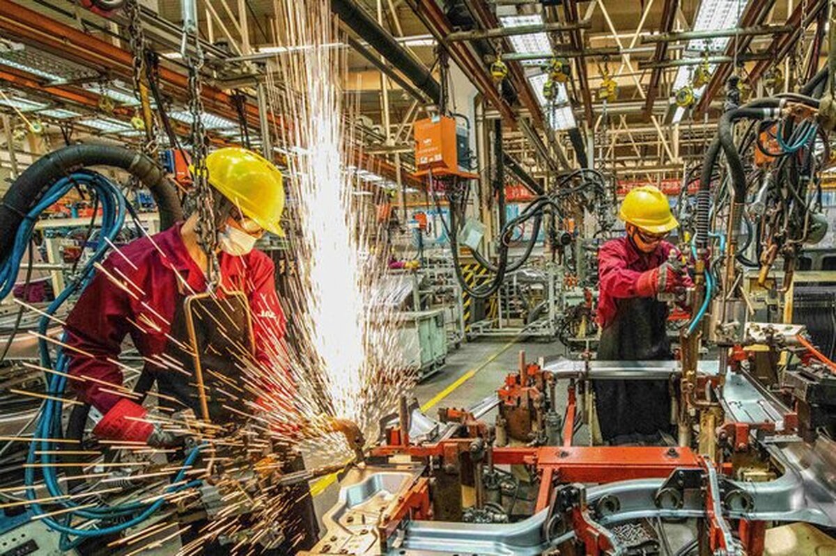 ۱۲ واحد صنعتی با ایجاد اشتغال برای ۴۱۵ نفر در سمنان گشایش یافت