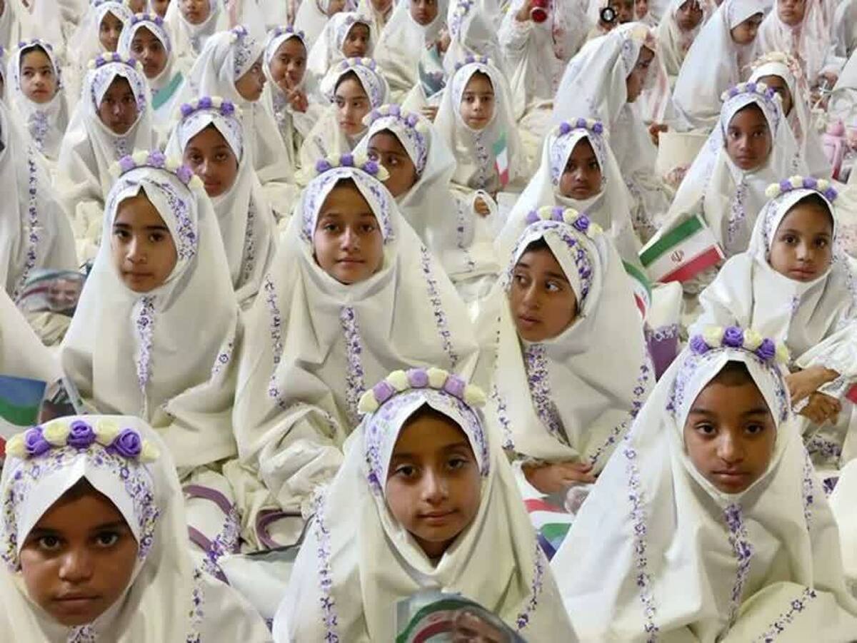 آیین باشکوه جشن تکلیف ۵۳۰ دانش آموزان پایه سومی مدارس شهر رودان برگزار شد 