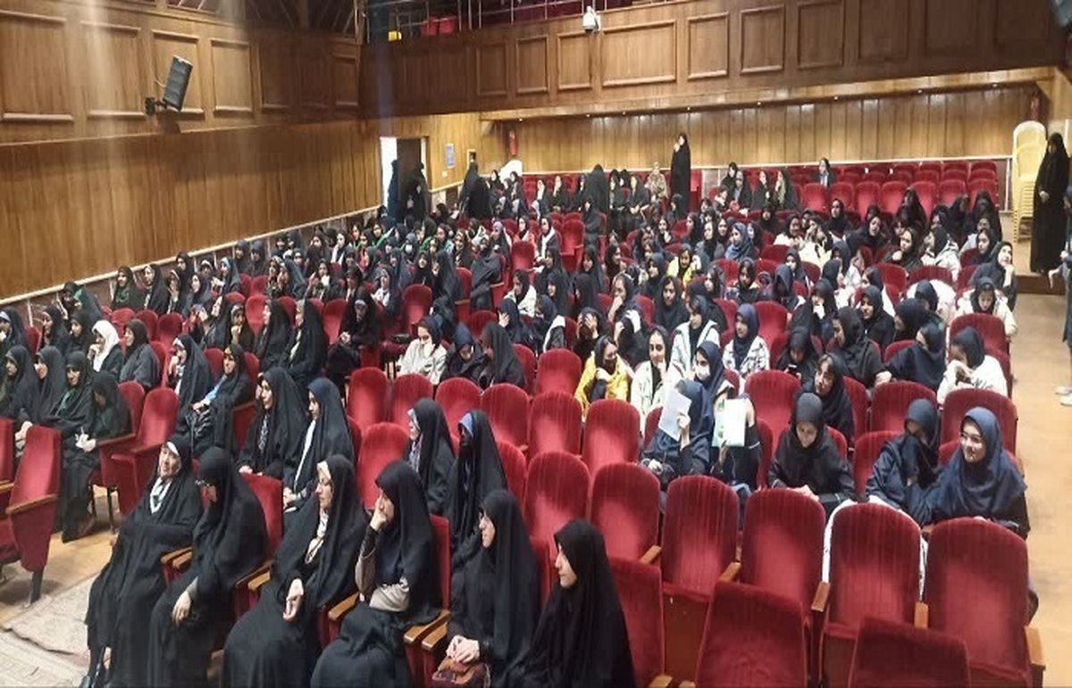 تکریم خانواده شهدای امنیت در جشن فجر قزوین