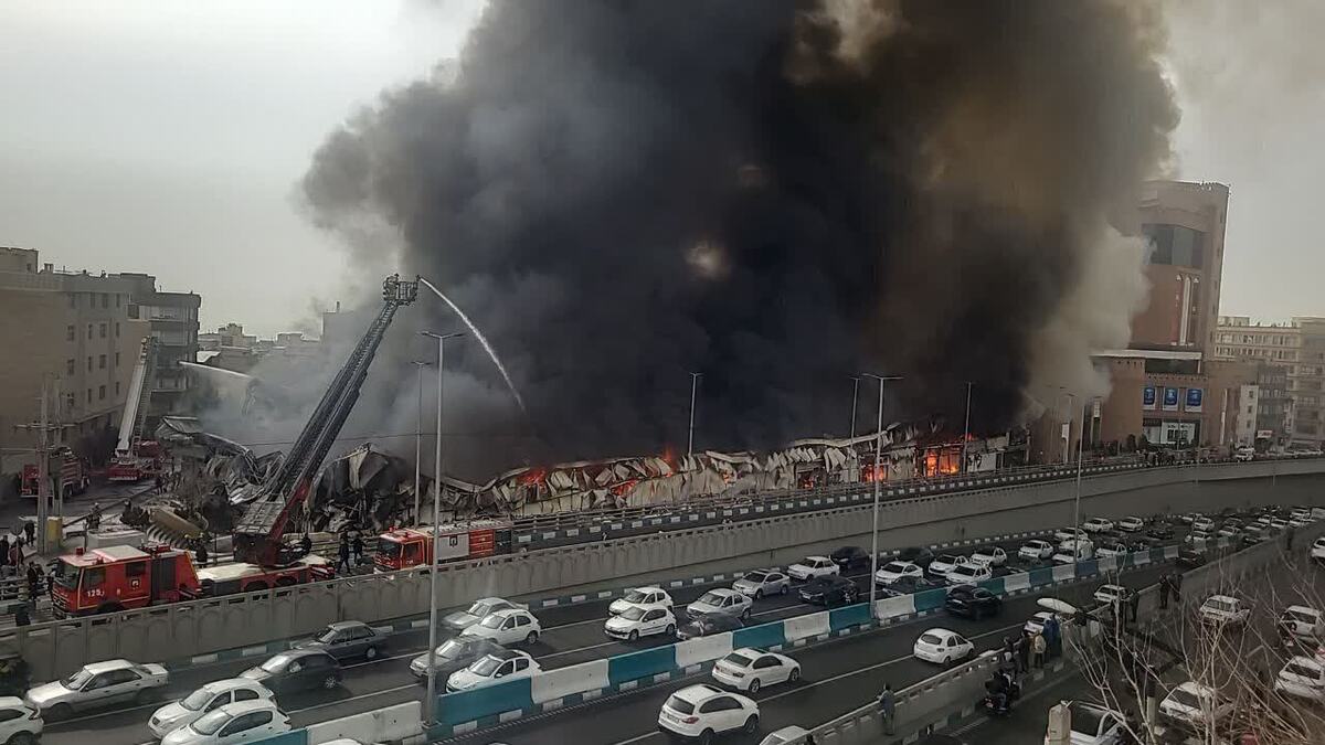 آتش سوزی  در بازار جنت آباد غرب تهران