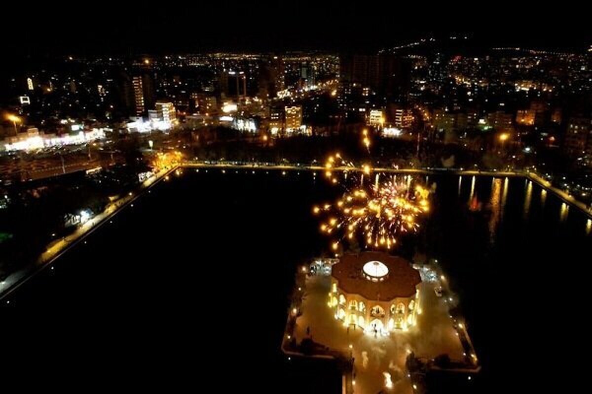 آسمان تبریز به مناسبت عید بزرگ نیمه شعبان نور باران می‌شود