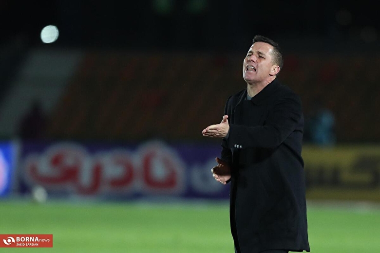 سوالی که سرمربی پرسپولیس باید جواب بدهد؛ داستان تعویض‌های عجیب اوسمار چیست؟