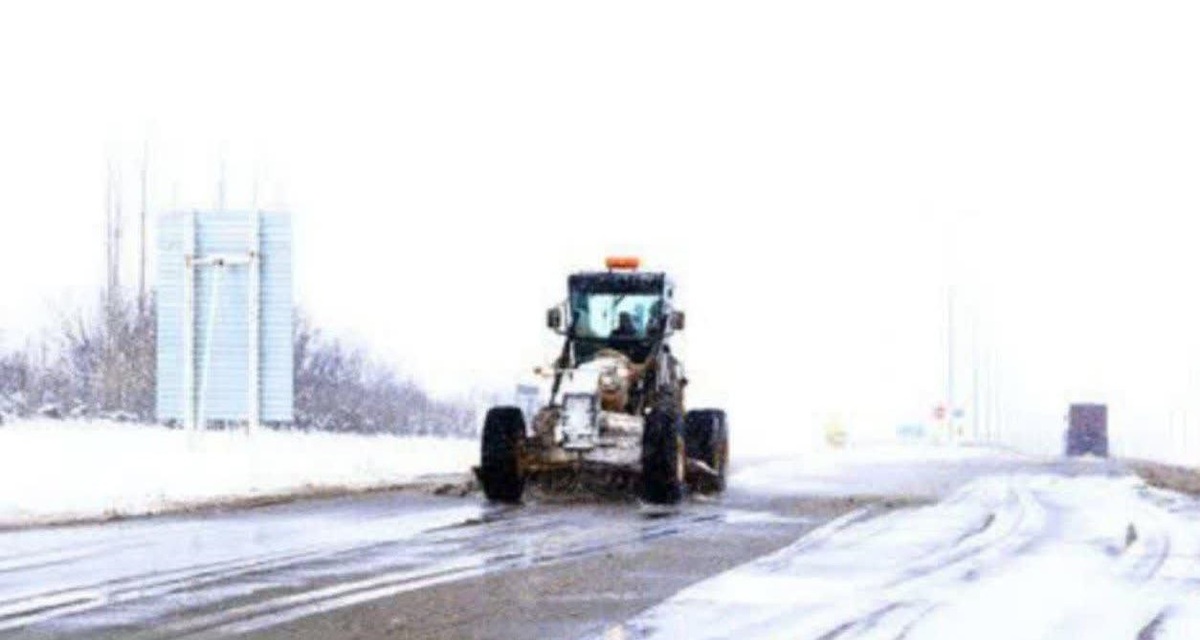 هشدار مدیریت بحران مازندران: به دلیل بارش شدید برف، تردد غیرضروری در جاده‌های روستایی ممنوع است