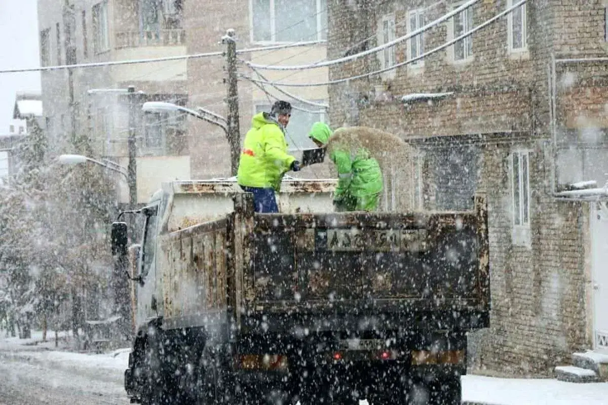 بارش برف در منطقه ۱۴ مدیریت شد
