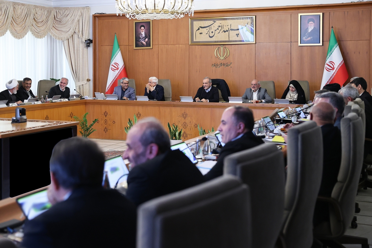 گزارش سازمان حفاظت محیط زیست از اقدامات مثبت دولت در زمینه کاهش آلودگی هوا/ تأکید پزشکیان بر ضرورت توسعه هر چه بیشتر انرژی‌های تجدیدپذیر