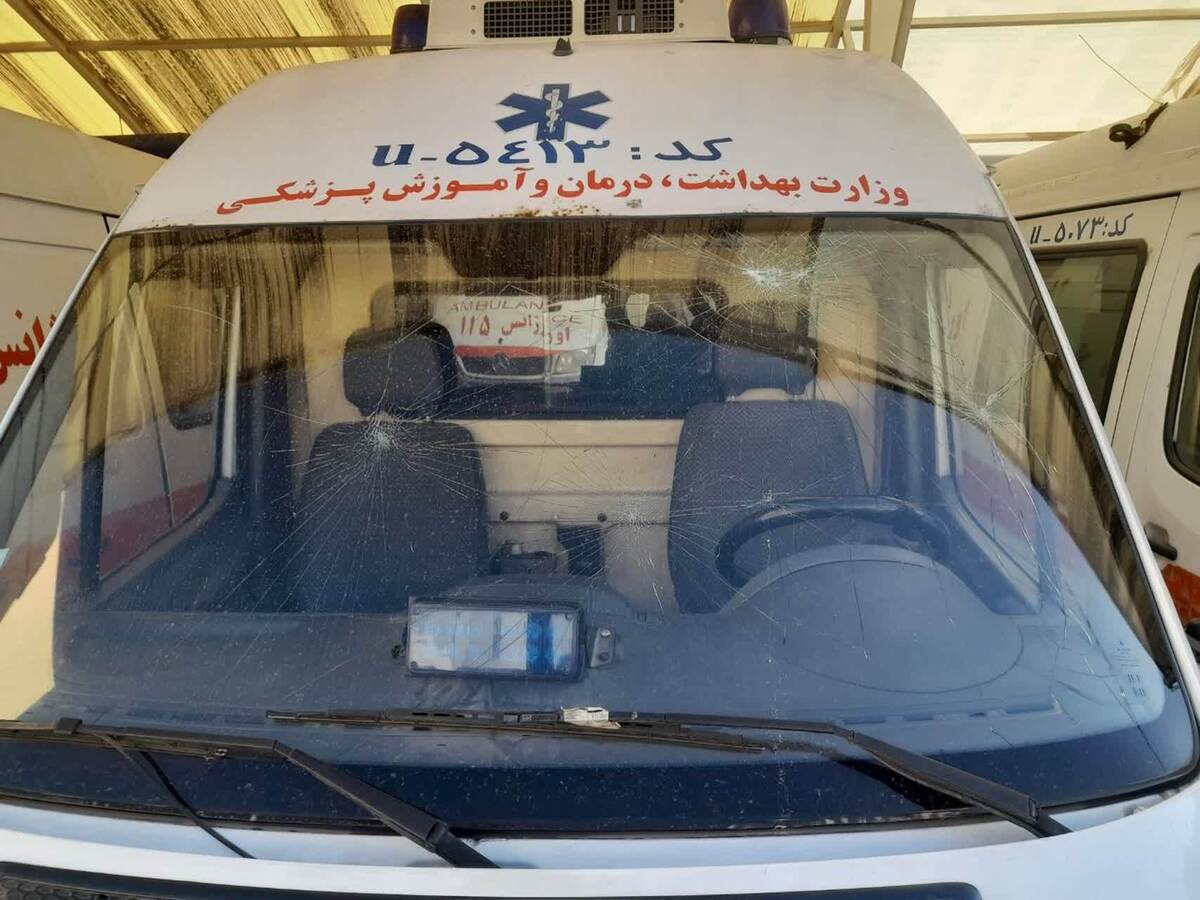 تخریب آمبولانس‌ها در قم توسط اغتشاشگران+عکس
