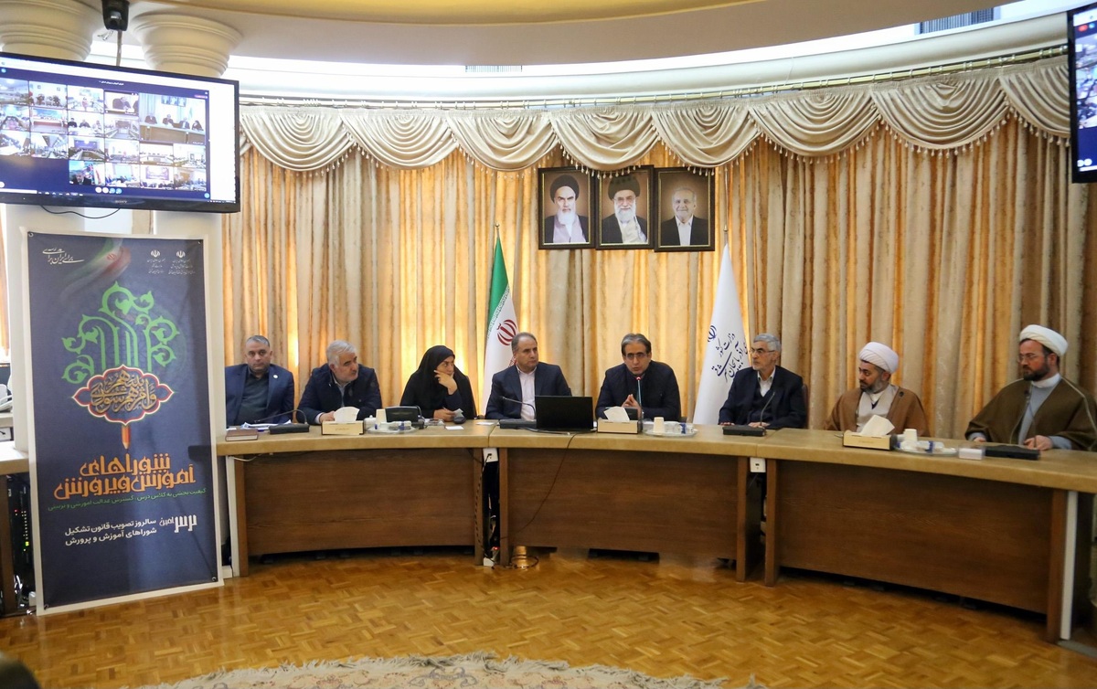 گفت‌ و گو با دانش آموزان یک ضرورت انکار ناپذیر برای کاهش شکاف نسلی با ساختارهای تصمیم گیر است