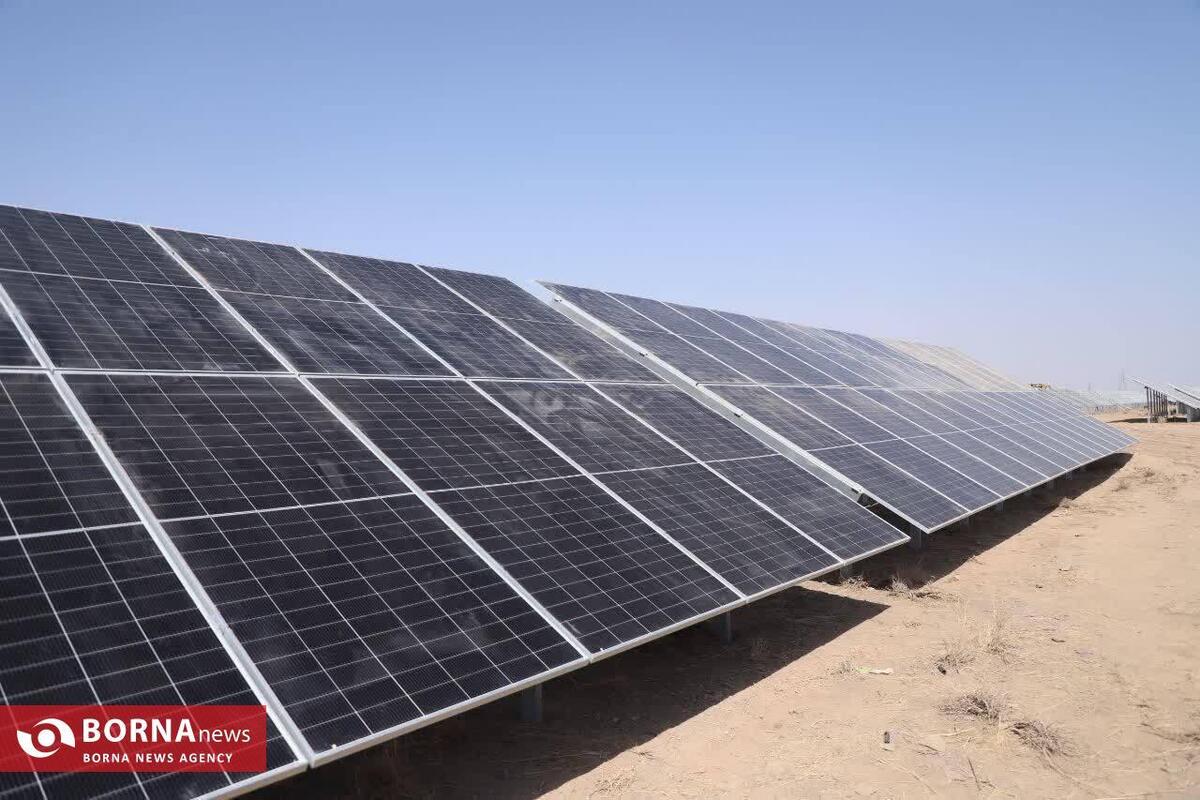 موافقت‌نامه احداث نیروگاه‌های خورشیدی به ظرفیت بیش از ۷۷۰ مگاواتی در سمنان صادر شد