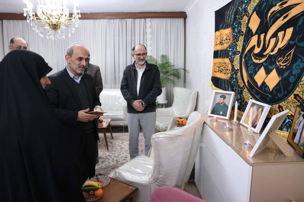 تجلیل رئیس رسانه ملی از خانواده شهیدان والامقام، ایوب و محمدحسن بلندی