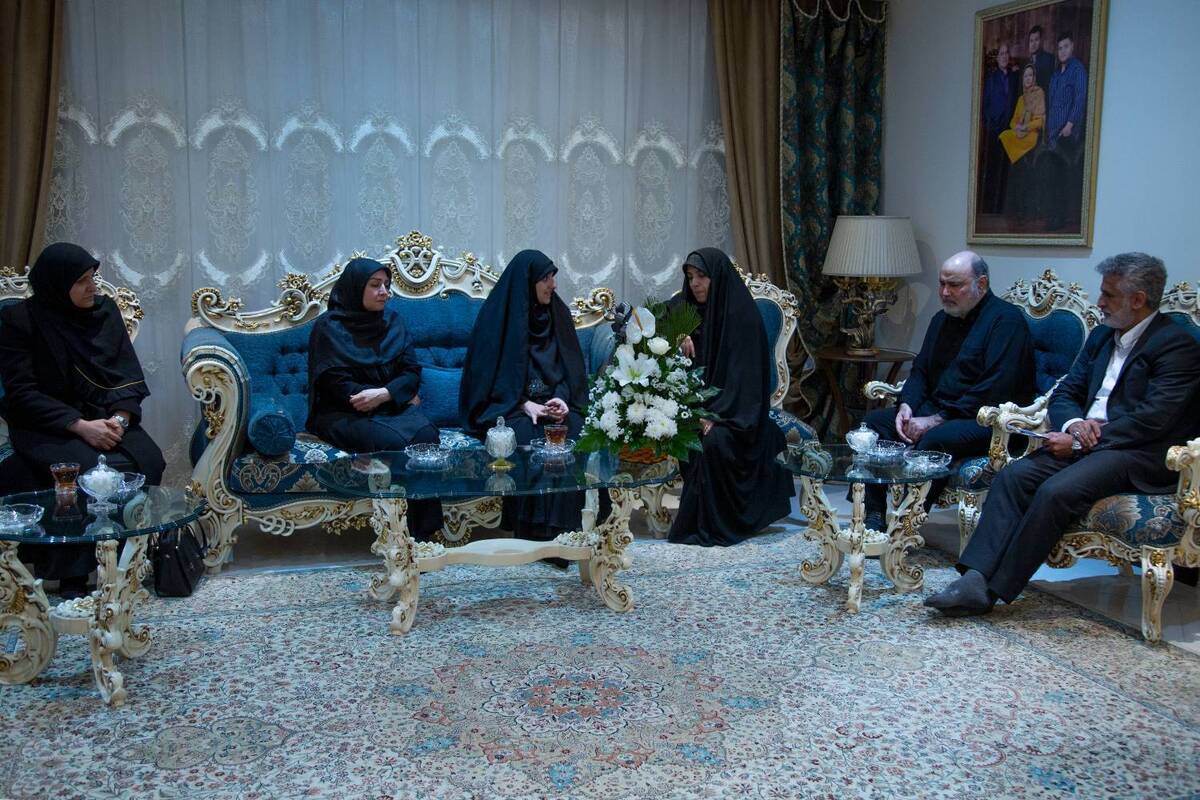 دیدار معاون رئیس‌جمهور با خانواده شهید «منافی ارثی»