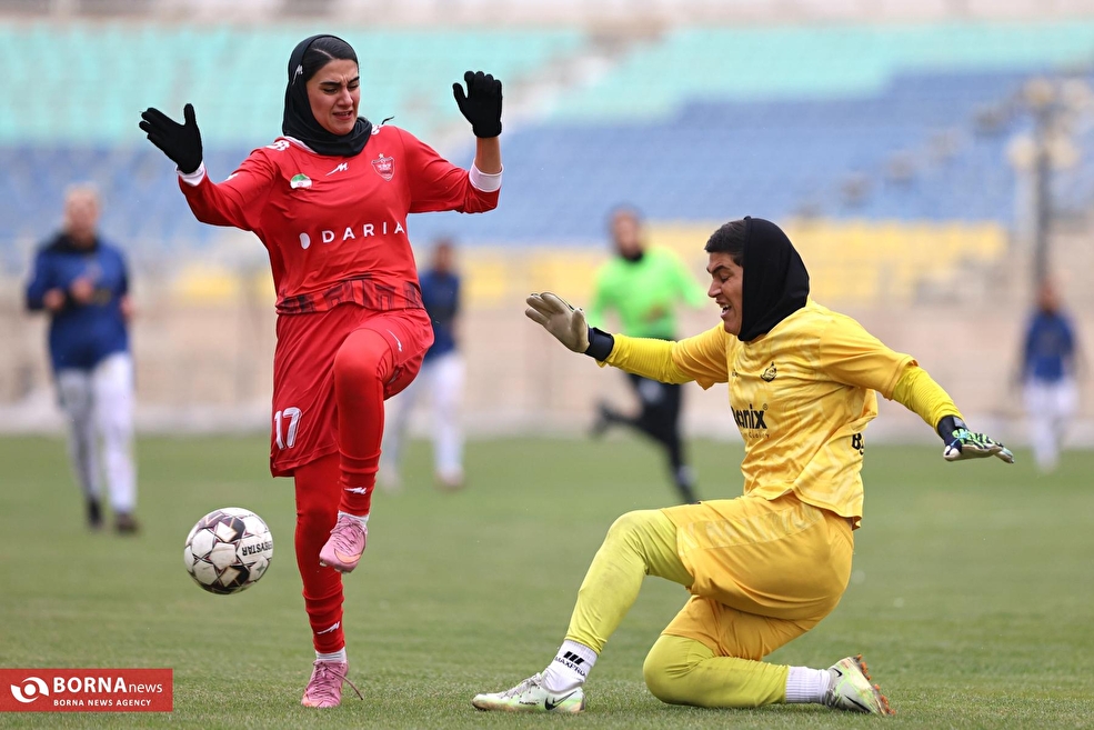 دیدار تیم‌های فوتبال دختران پرسپولیس - ملوان