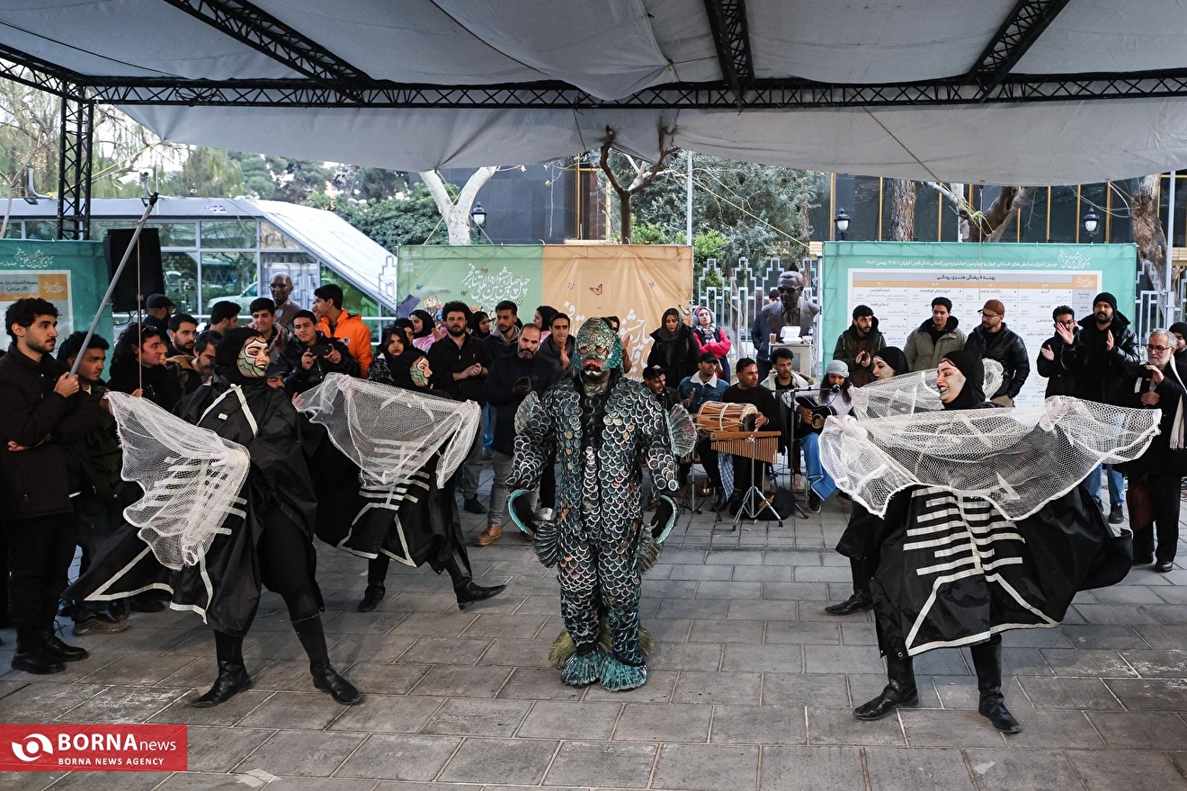 نمایش خیابانی بهمنشیر یک نفر