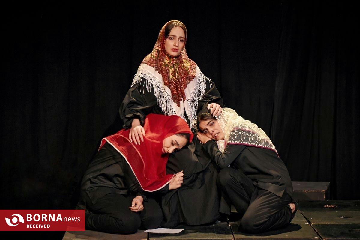 «هُمای» روایتگر زندگی سه زن در برهه‌های مختلف؛ رهگذر: کمک‌هزینه‌های پرداختی در شان جشنواره تئاتر فجر نیست