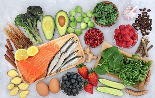 نقش آنتی اکسیدان ها بر محافظت از پوست در مقابل نور آبی و آلودگی محیطی