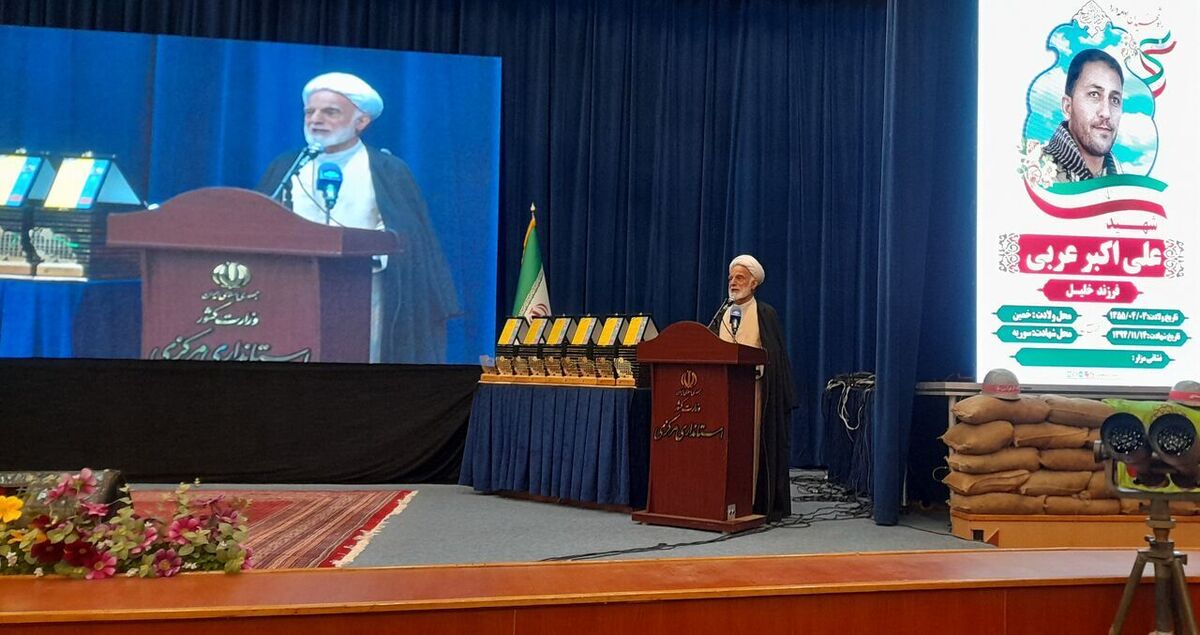 اقامه نماز جماعت در ادارات بیش‌ از پیش مورد توجه قرار گیرد