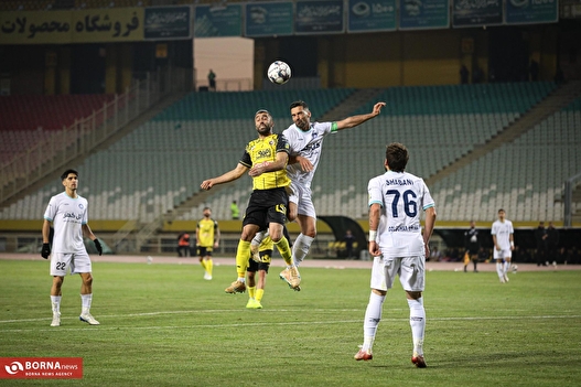 دیدار تیم‌های فوتبال سپاهان - گل‌گهر