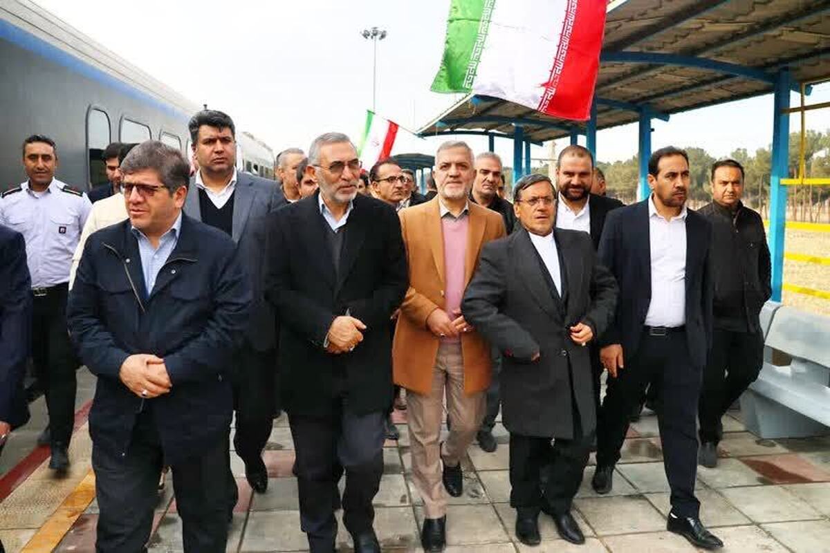 بررسی وضعیت زیرساخت ریلی بهارستان در بازدید مدیرعامل راه‌آهن