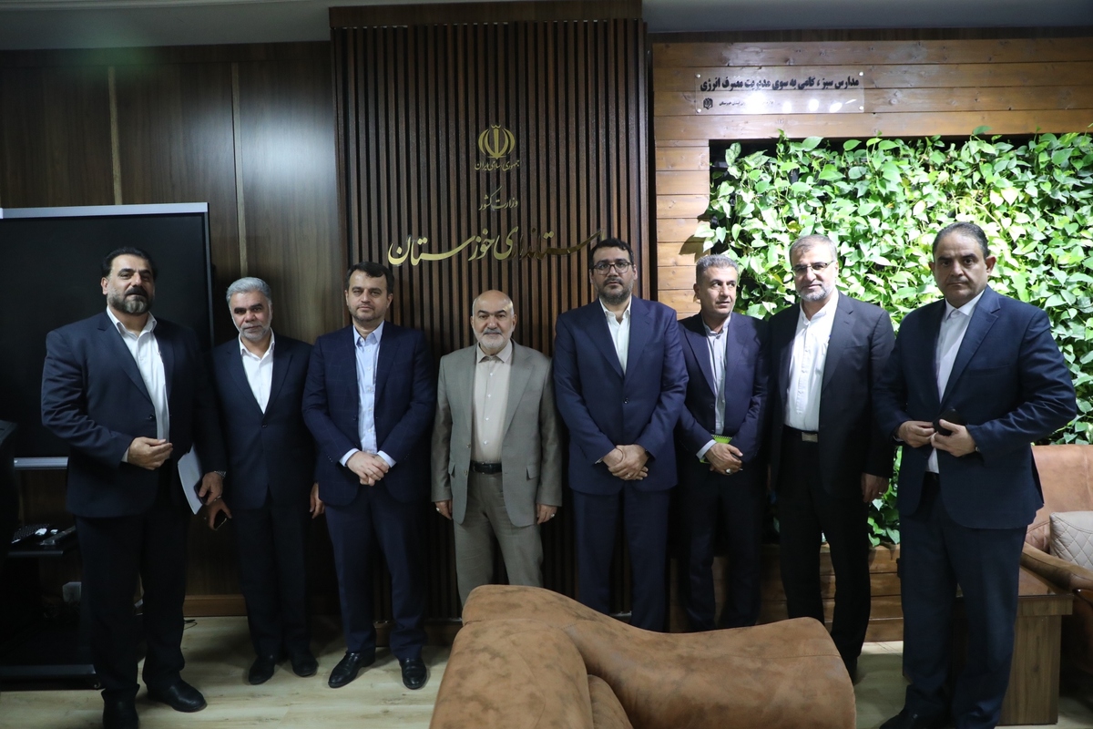 معاون وزیر اقتصاد: حل فوری مشکل اسناد اراضی اهواز / افزایش تسهیلات بانکی و انتقال حساب‌های شرکت‌های نفتی به خوزستان در دستور کار است