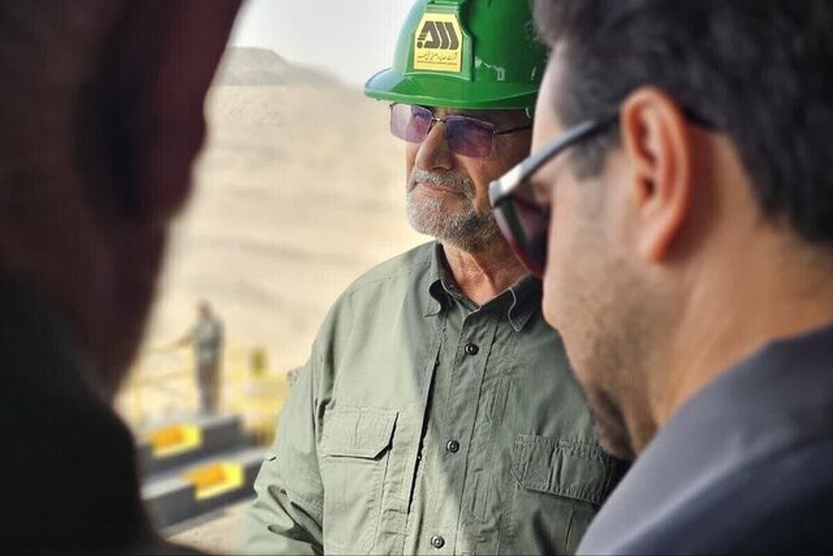 بازدید دریادار تنگسیری از مجتمع صنعتی و معدنی گل گهر سیرجان