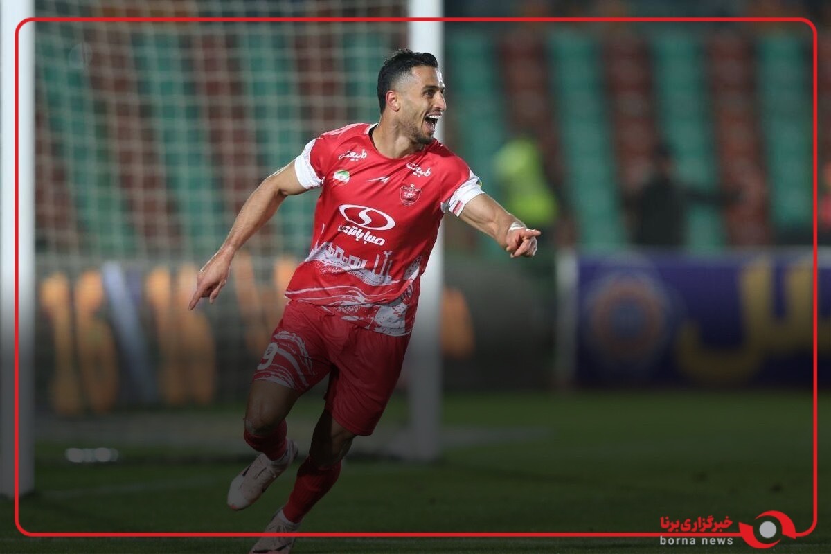 گل اول پرسپولیس به مس رفسنجان علی علیپور در دقیقه ۵