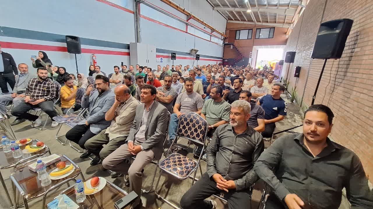 سختی ها و ناملایمات عرصه تولید را به جان می خریم تا اقتصاد و اشتغال آسیب نبیند