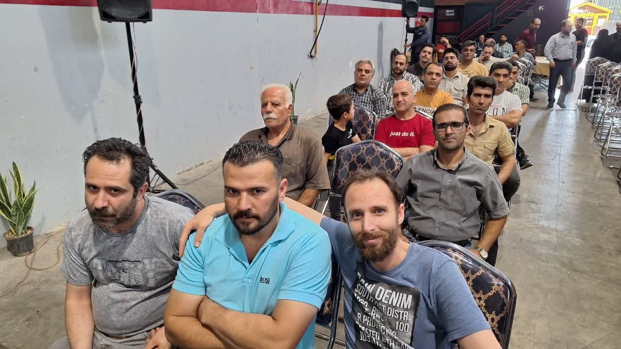 سختی ها و ناملایمات عرصه تولید را به جان می خریم تا اقتصاد و اشتغال آسیب نبیند