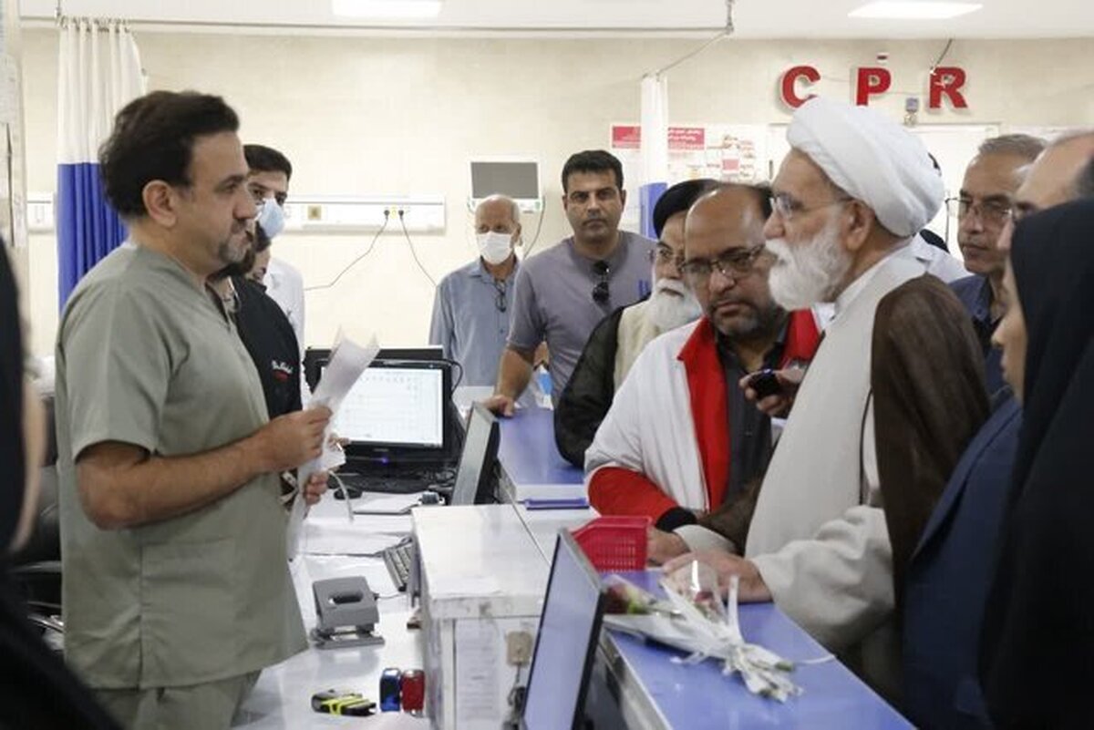 دلجویی نماینده رهبر انقلاب از مجروحان بندر شهید رجایی