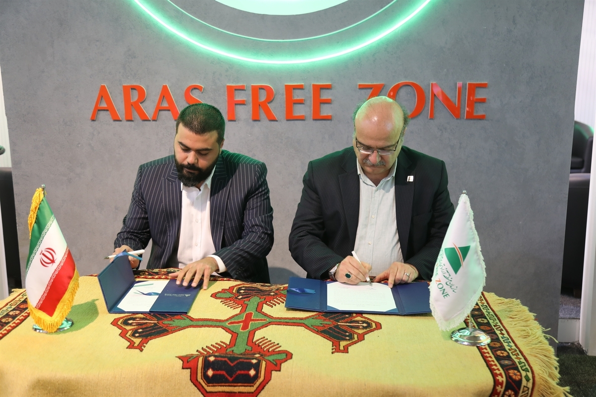 امضای تفاهمنامه احداث نیروگاه خورشیدی ۴۰۰ مگاواتی در منطقه آزاد ارس