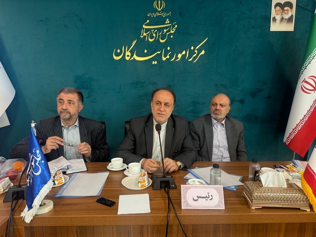 نشست حاجی‌بابایی و منادی سفیدان با فرهنگیان در مرکز امور نمایندگان برگزار شد