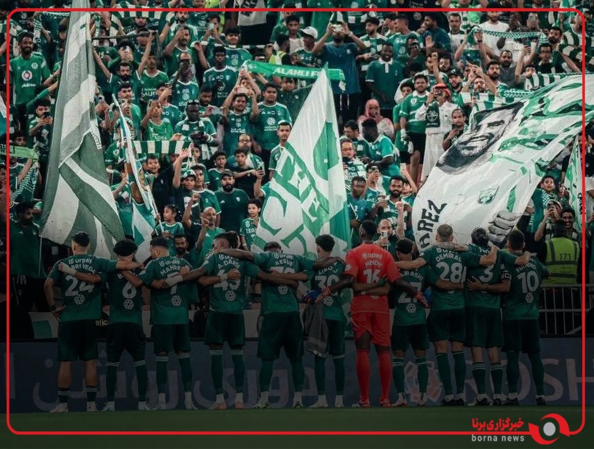 لحظه بالا بردن جام لیگ نخبگان آسیا توسط بازیکنان الاهلی عربستان