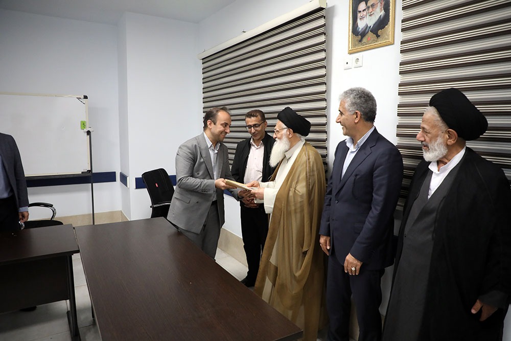 بازدید حجت الاسلام والمسلمین سیّدمحمدکاظم خوانساری از بیمارستان امیرالمومنین(ع) بازدید حجت الاسلام والمسلمین سیّدمحمدکاظم خوانساری از بیمارستان امیرالمومنین(ع)