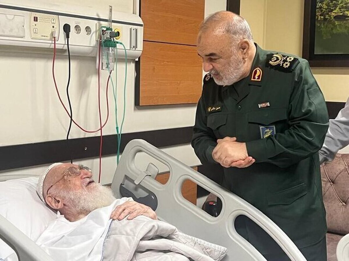 عیادت سرلشکر سلامی از آیت‌الله نوری همدانی