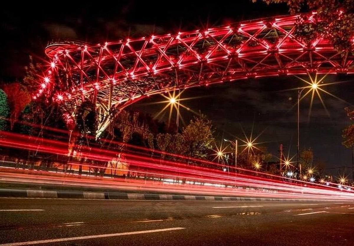 پل طبیعت همزمان با دو رویداد جهانی قرمز می‌شود