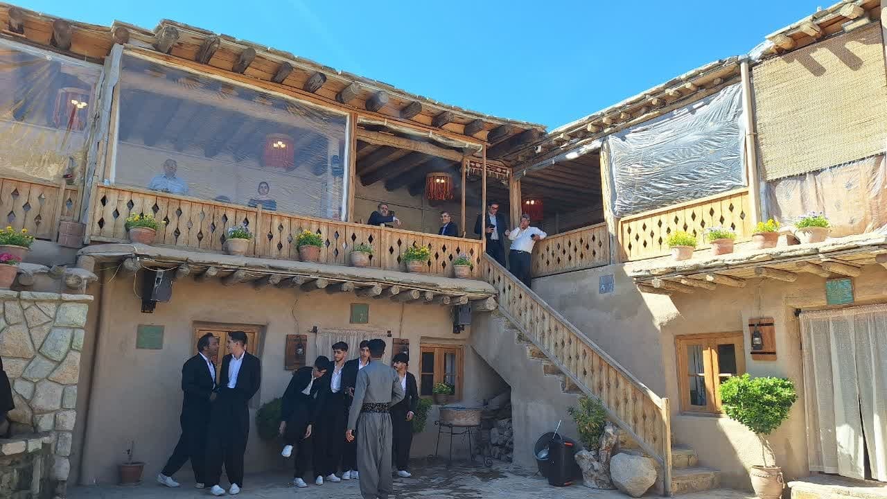 سفرای خارجی از اقامتگاه بوم گردی اله بوم در قزوین دیدن کردند 