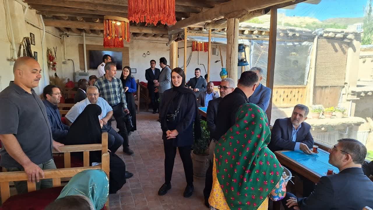 سفرای خارجی از اقامتگاه بوم گردی اله بوم در قزوین دیدن کردند 