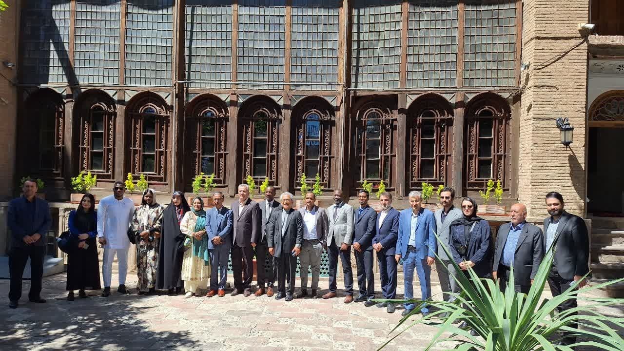 سفرای خارجی از اقامتگاه بوم گردی اله بوم در قزوین دیدن کردند 