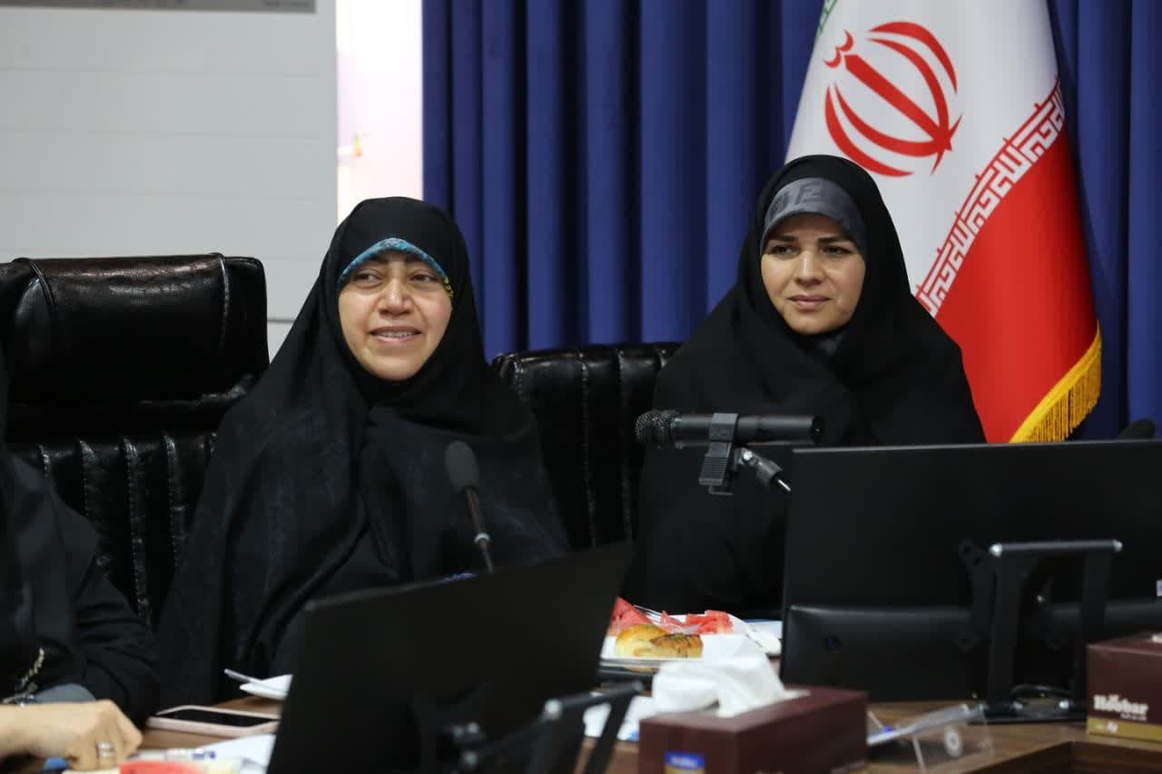 سیاست مجلس حمایت و استفاده از بانوان فعال در عرصه های مختلف است