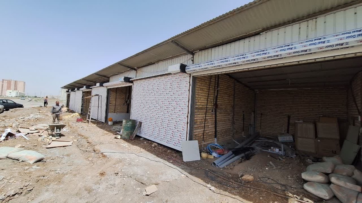 واگذاری واحدهای صنفی بازارچه های خدماتی شهر مهرگان به زنان سرپرست خانوار و معتادان بهبود یافته