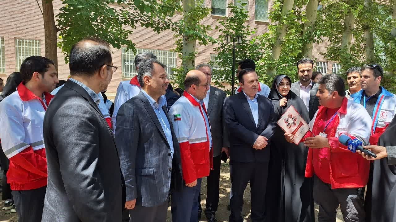 استاندار قزوین از نمایشگاه توانمندی های جمعیت هلال احمر قزوین بازدید کرد استاندار قزوین از نمایشگاه توانمندی های جمعیت هلال احمر قزوین بازدید کرد