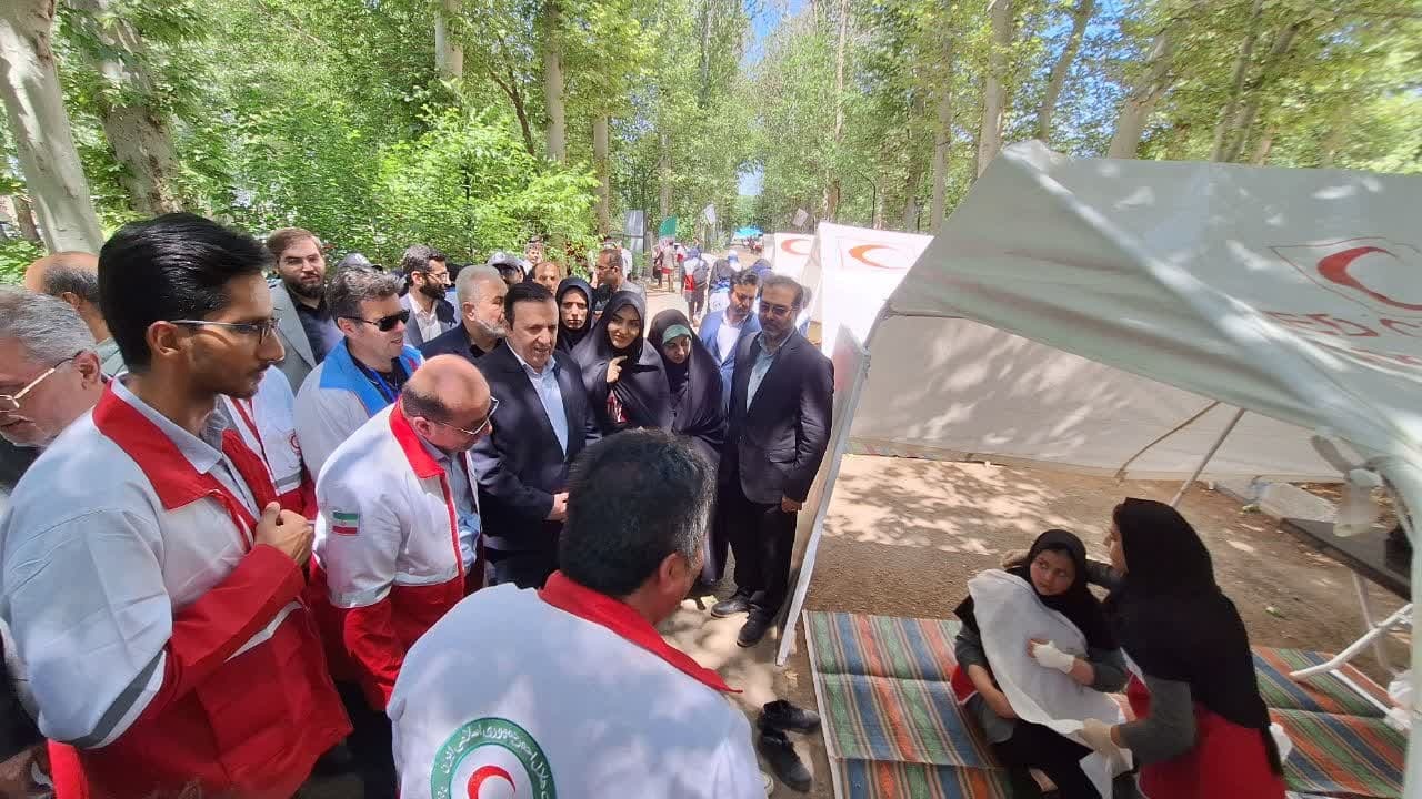 استاندار قزوین از نمایشگاه توانمندی های جمعیت هلال احمر قزوین بازدید کرد استاندار قزوین از نمایشگاه توانمندی های جمعیت هلال احمر قزوین بازدید کرد
