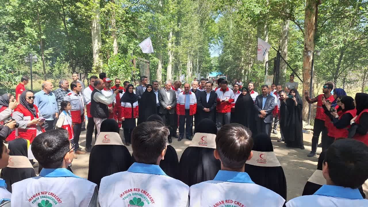 استاندار قزوین از نمایشگاه توانمندی های جمعیت هلال احمر قزوین بازدید کرد استاندار قزوین از نمایشگاه توانمندی های جمعیت هلال احمر قزوین بازدید کرد