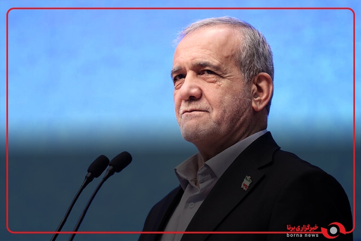 حضور پزشکیان با لباس هلال‌احمر در گرامیداشت هفته هلال‌احمر