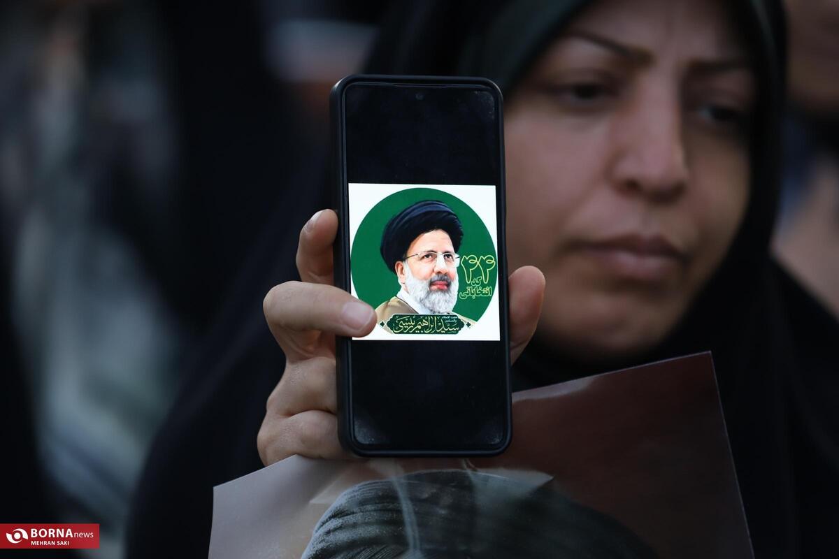 خداوند مهر شهدای خدمت را در دل مردم قرار داد