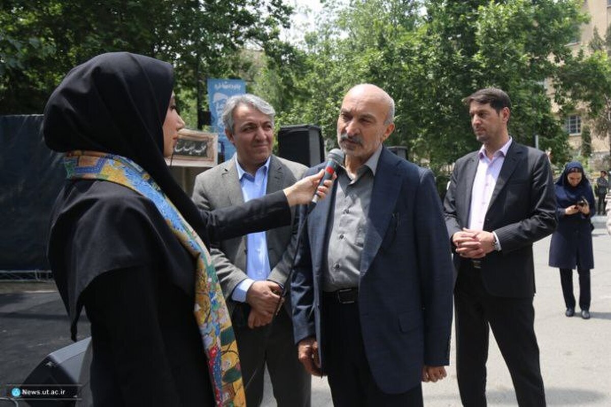 ‎از زبان فارسی و مقام فردوسی، آنگونه که باید، پاسداری نکرده‌ایم