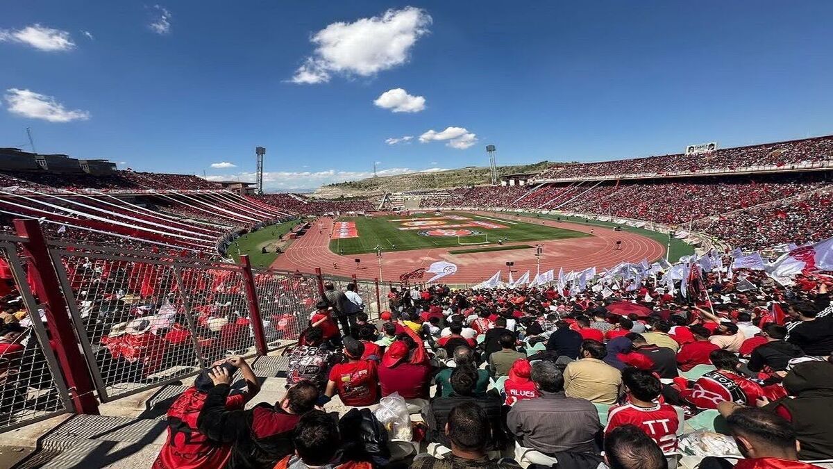 هجوم تماشاگران، جشن قهرمانی تراکتور را نیمه‌تمام گذاشت