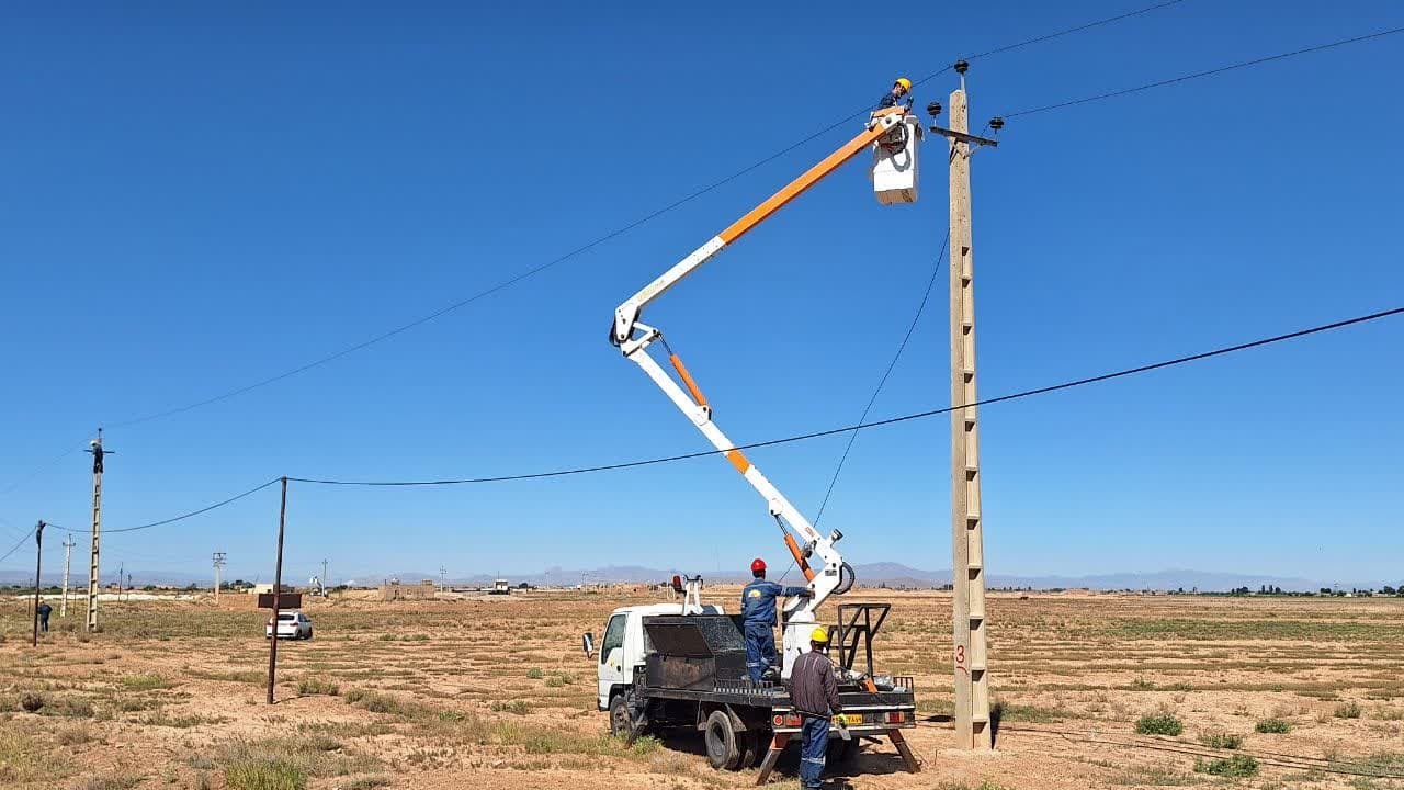 اصلاح و نوسازی شبکه های برق شهری و روستایی از اقدامات مهم و ضروری است