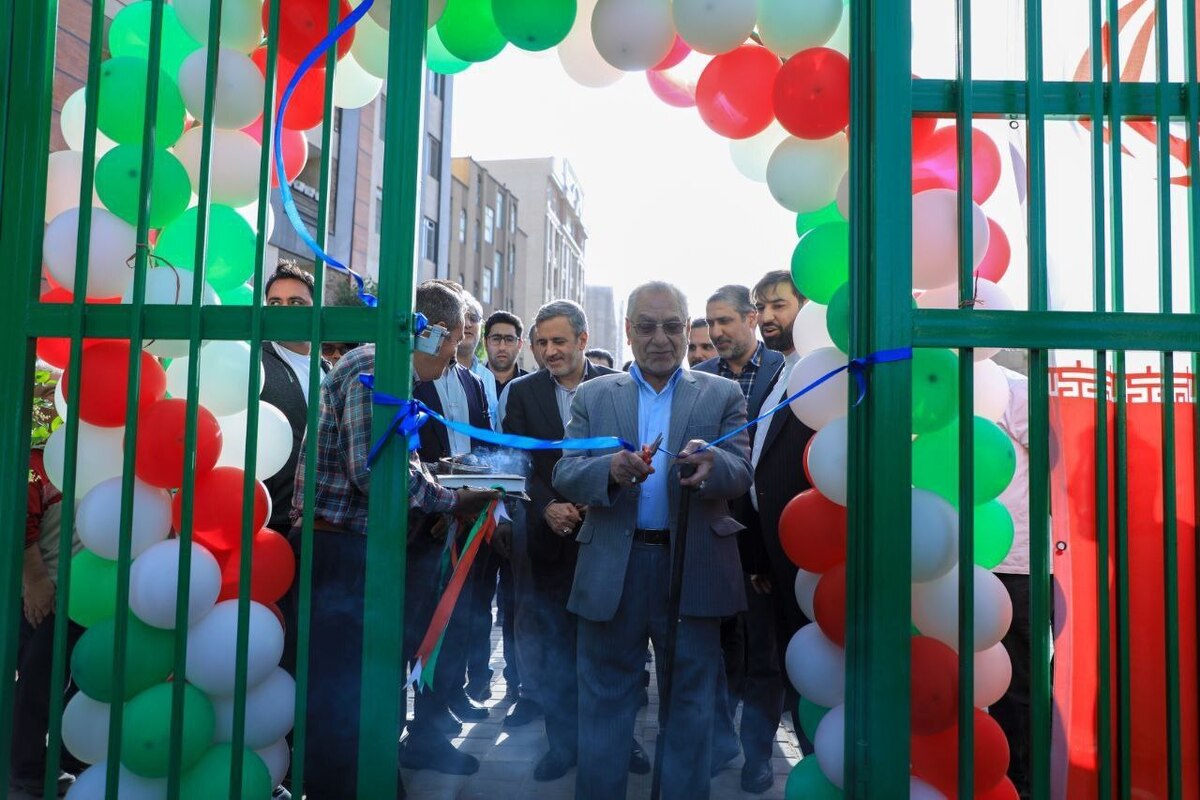 زمین چمن مصنوعی شهدای محله ایران در منطقه ۱۲ افتتاح شد