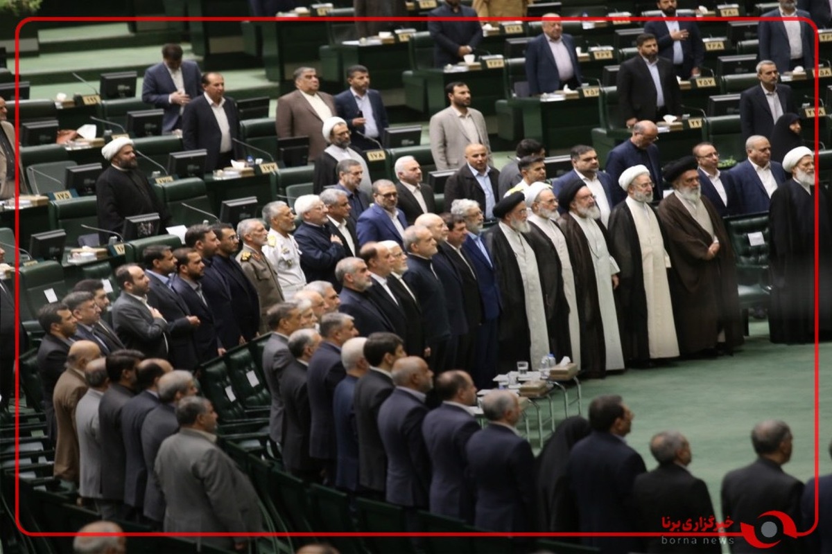 آغاز مراسم بزرگداشت شهدای خدمت با حضور سران قوا در مجلس