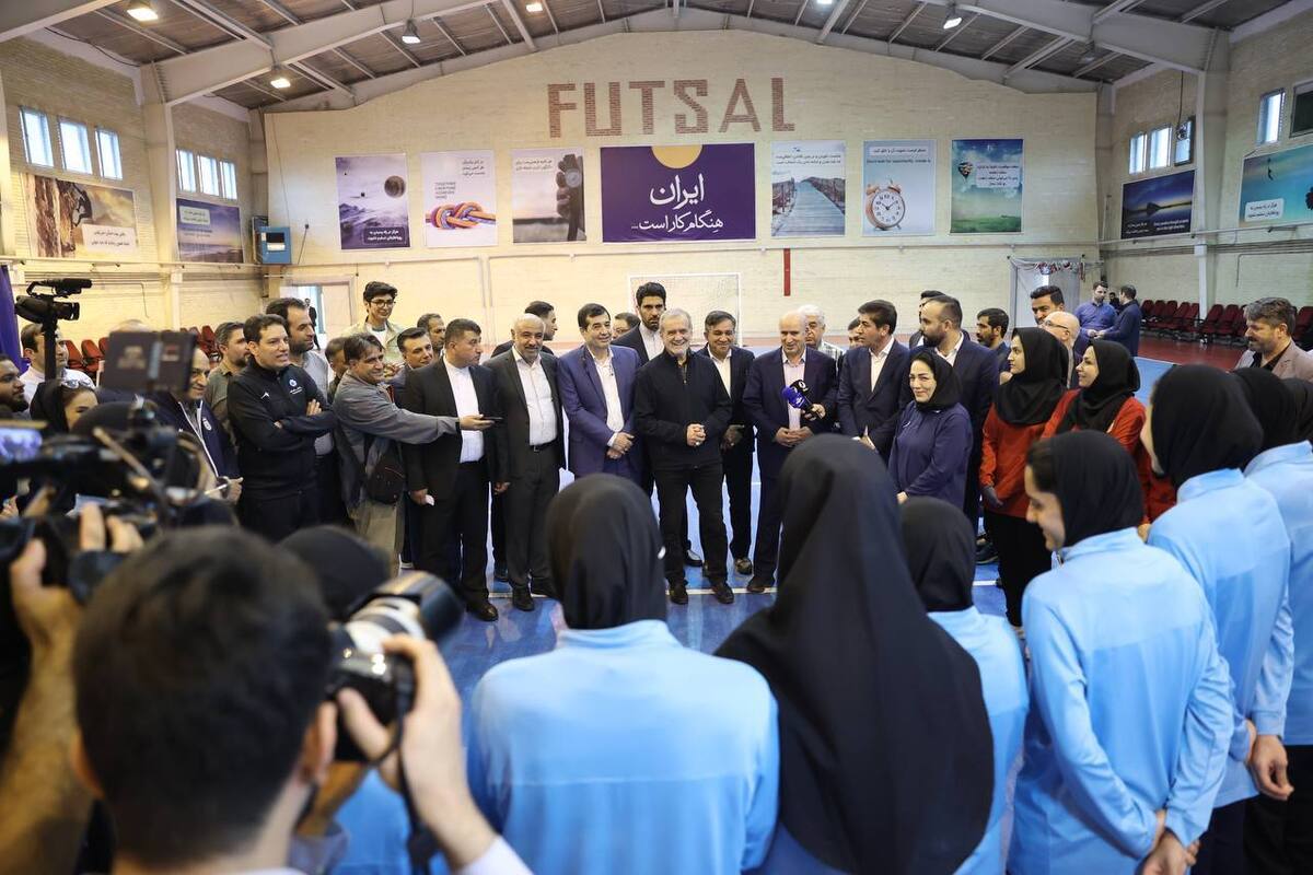 دیدار رییس جمهور پزشکیان با اعضای تیم ملی فوتسال بانوان